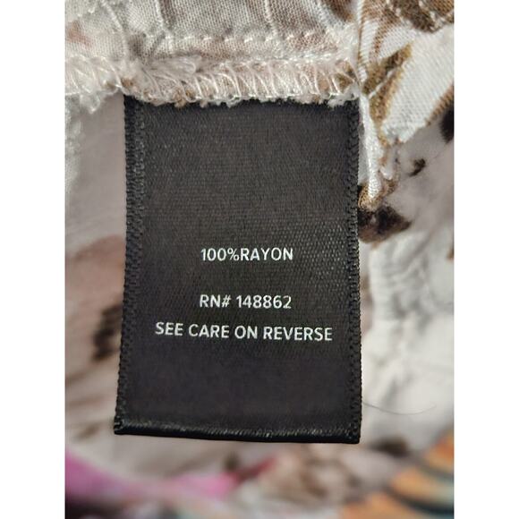 Torrid Women's Sleeveless Top Size 1X Tie Front Cream with Red Flowers - Picture 5 of 8